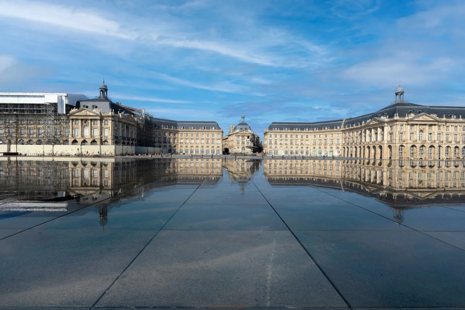 La place de la Bourse et son reflet dans le miroir d’eau à Bordeaux