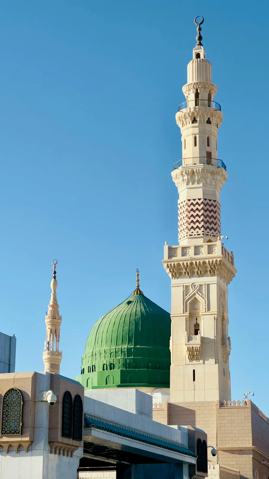 Le dôme vert et un minaret de la mosquée du Prophète à Médine